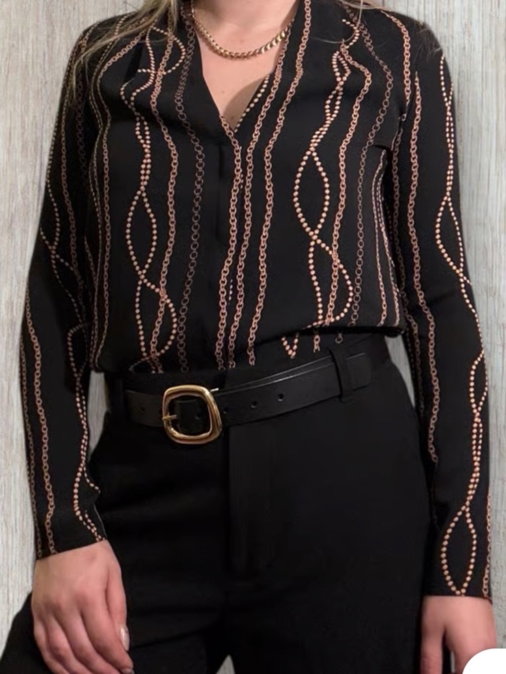 *****NWT Aritzia Babaton Black and Gold Chain Print Power  Blouse